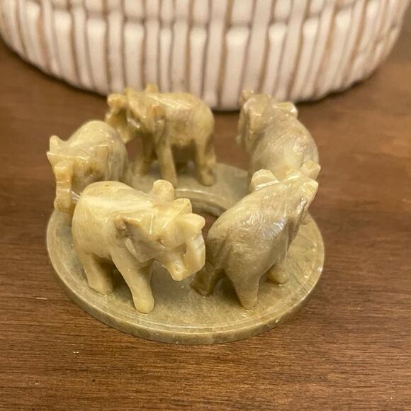 Carved onyx circle of elephants figurine - Picture 1 of 12